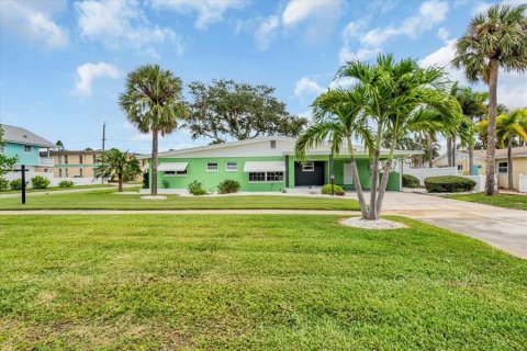House in Gulfport, Florida 3 bedrooms, 144.18 sq.m. № 2167666