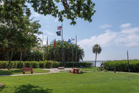 House in Gulfport, Florida 3 bedrooms, 144.18 sq.m. № 2167666 - photo 25