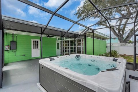 House in Gulfport, Florida 3 bedrooms, 144.18 sq.m. № 2167666 - photo 19