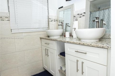 Купить коммерческую недвижимость в Майами, Флорида 283.35м2, № 2067741 - фото 6