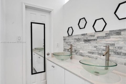 Купить коммерческую недвижимость в Майами, Флорида 283.35м2, № 2067741 - фото 21