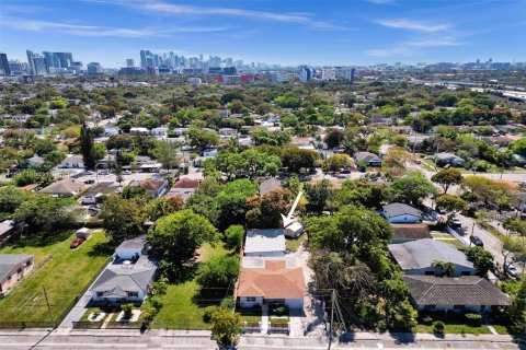 Купить коммерческую недвижимость в Майами, Флорида 283.35м2, № 2067741 - фото 4