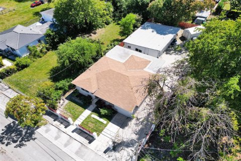 Купить коммерческую недвижимость в Майами, Флорида 283.35м2, № 2067741 - фото 2