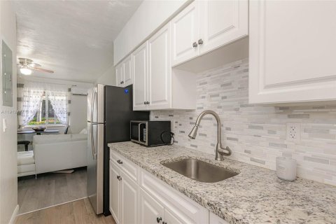 Copropriété à vendre à Hollywood, Floride: 1 chambre, 46.45 m2 № 2013556 - photo 6