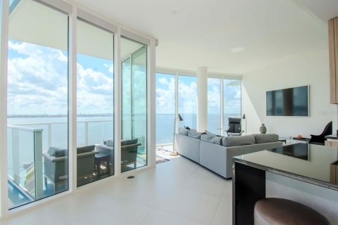 Condominio en alquiler en Tampa, Florida, 3 dormitorios, 281.59 m2 № 2299407 - foto 20
