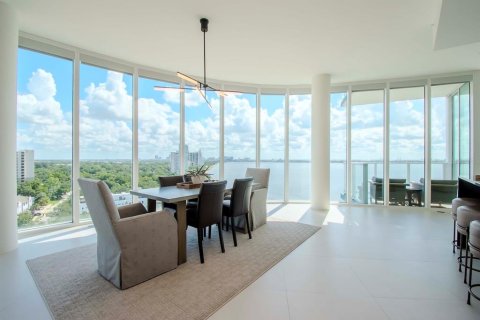 Condominio en alquiler en Tampa, Florida, 3 dormitorios, 281.59 m2 № 2299407 - foto 13