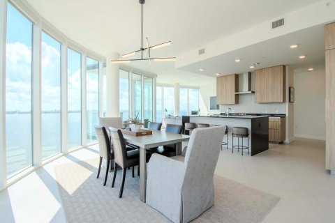 Condominio en alquiler en Tampa, Florida, 3 dormitorios, 281.59 m2 № 2299407 - foto 12