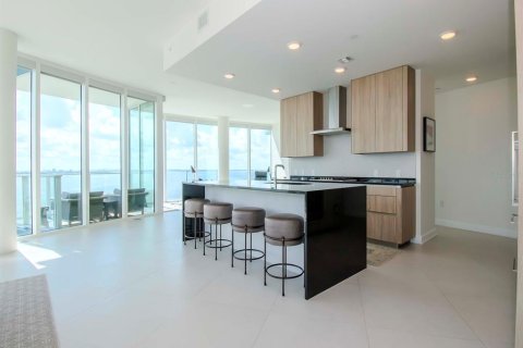 Condominio en alquiler en Tampa, Florida, 3 dormitorios, 281.59 m2 № 2299407 - foto 15
