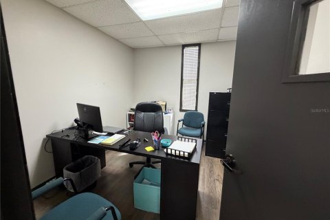 Commercial property in Auburndale, Florida 466.18 sq.m. № 2110110 - photo 9
