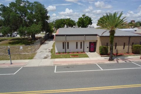 Commercial property in Auburndale, Florida 466.18 sq.m. № 2110110