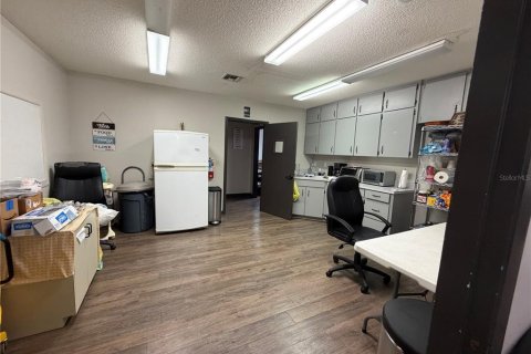 Commercial property in Auburndale, Florida 466.18 sq.m. № 2110110 - photo 4