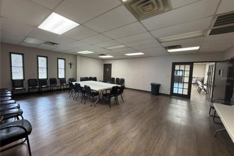 Commercial property in Auburndale, Florida 466.18 sq.m. № 2110110 - photo 6