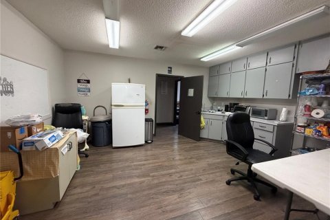 Commercial property in Auburndale, Florida 466.18 sq.m. № 2110110 - photo 3