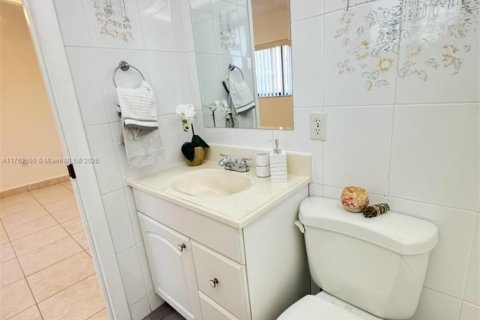 Copropriété à vendre à Miami, Floride: 3 chambres, 96.62 m2 № 1958545 - photo 12