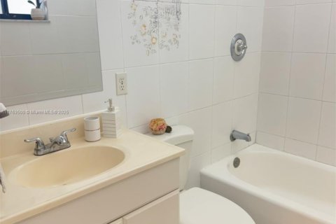 Copropriété à vendre à Miami, Floride: 3 chambres, 96.62 m2 № 1958545 - photo 13