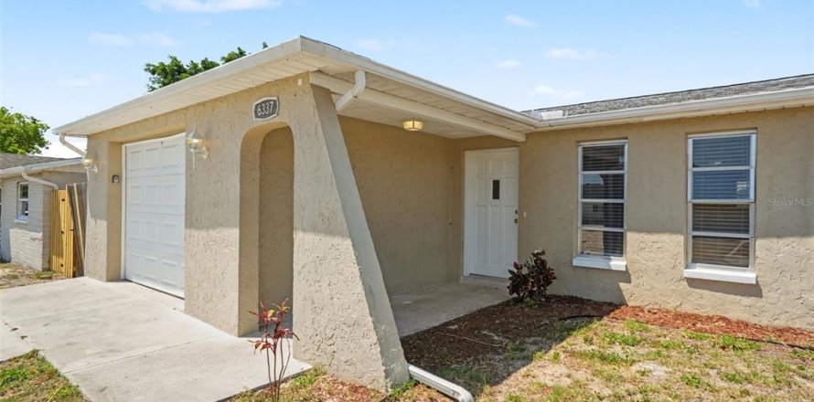 Villa ou maison à New Port Richey, Floride 3 chambres, 130.81 m2 № 2107430