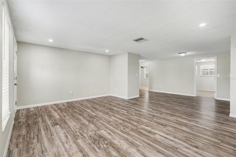 Villa ou maison à vendre à New Port Richey, Floride: 3 chambres, 130.81 m2 № 2107430 - photo 12
