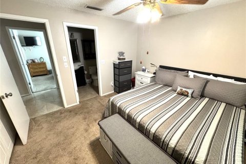 House in Tampa, Florida 3 bedrooms, 115.29 sq.m. № 1649204 - photo 9
