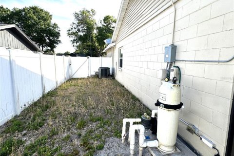 House in Tampa, Florida 3 bedrooms, 115.29 sq.m. № 1649204 - photo 20