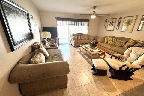 House in Tampa, Florida 3 bedrooms, 115.29 sq.m. № 1649204 - photo 6