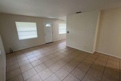 Appartement à louer à Zephyrhills, Floride: 2 chambres, 75.25 m2 № 2285150 - photo 4