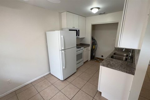 Appartement à louer à Zephyrhills, Floride: 2 chambres, 75.25 m2 № 2285150 - photo 9