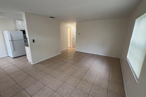 Appartement à louer à Zephyrhills, Floride: 2 chambres, 75.25 m2 № 2285150 - photo 6