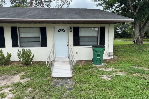 Appartement à louer à Zephyrhills, Floride: 2 chambres, 75.25 m2 № 2285150 - photo 2