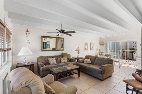 Condo in Palm Beach, Florida, 1 bedroom  № 2086792 - photo 11