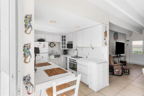 Condo in Palm Beach, Florida, 1 bedroom  № 2086792 - photo 15