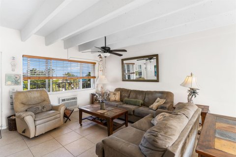 Condo in Palm Beach, Florida, 1 bedroom  № 2086792 - photo 8