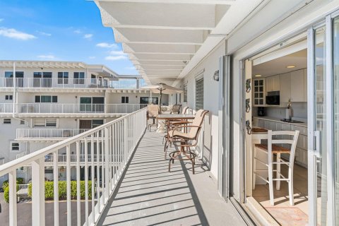 Condo in Palm Beach, Florida, 1 bedroom  № 2086792 - photo 2