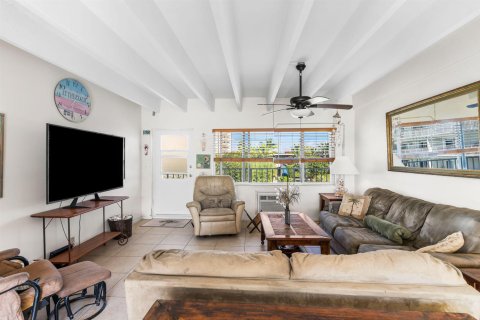 Condo in Palm Beach, Florida, 1 bedroom  № 2086792 - photo 9