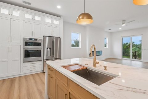 House in Tarpon Springs, Florida 5 bedrooms, 307.51 sq.m. № 2200245 - photo 24