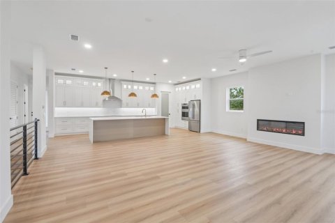House in Tarpon Springs, Florida 5 bedrooms, 307.51 sq.m. № 2200245 - photo 17