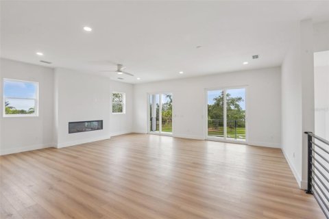 House in Tarpon Springs, Florida 5 bedrooms, 307.51 sq.m. № 2200245 - photo 13