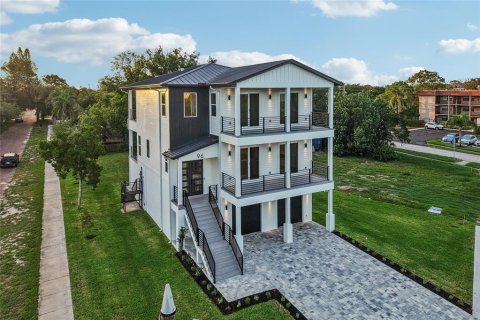 House in Tarpon Springs, Florida 5 bedrooms, 307.51 sq.m. № 2200245 - photo 6