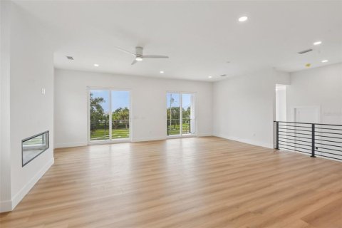 House in Tarpon Springs, Florida 5 bedrooms, 307.51 sq.m. № 2200245 - photo 14
