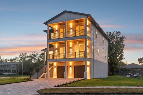 House in Tarpon Springs, Florida 5 bedrooms, 307.51 sq.m. № 2200245 - photo 3
