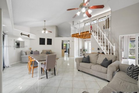 Купить виллу или дом в Хоб-Саунд, Флорида 4 спальни, 224.45м2, № 1989155 - фото 5