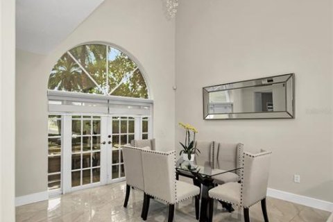 House in Miami, Florida 4 bedrooms, 225.29 sq.m. № 2128203 - photo 9