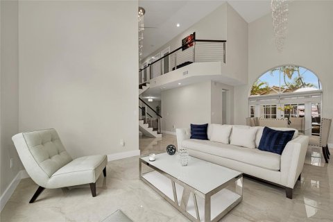 House in Miami, Florida 4 bedrooms, 225.29 sq.m. № 2128203 - photo 8