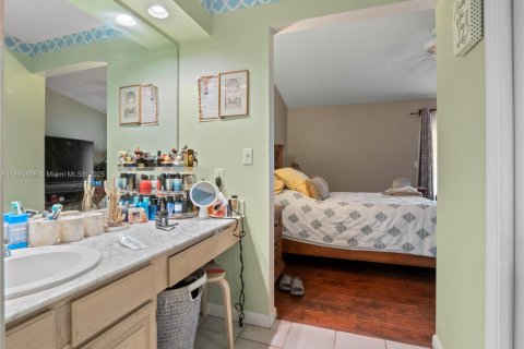 Casa en venta en Miami, Florida, 3 dormitorios, 145.58 m2 № 1947669 - foto 22