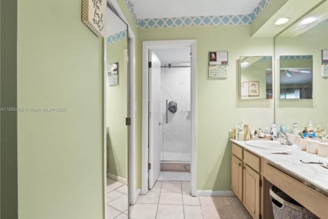 Casa en venta en Miami, Florida, 3 dormitorios, 145.58 m2 № 1947669 - foto 20