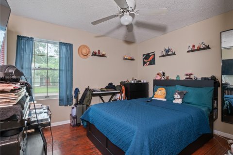 Casa en venta en Miami, Florida, 3 dormitorios, 145.58 m2 № 1947669 - foto 23