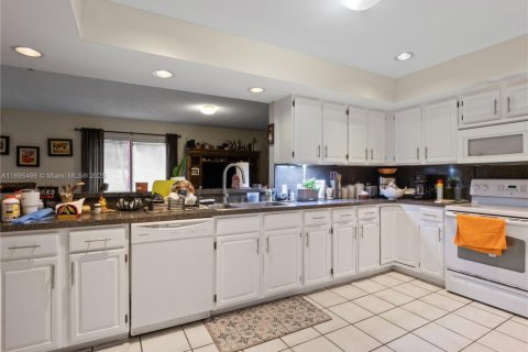 Casa en venta en Miami, Florida, 3 dormitorios, 145.58 m2 № 1947669 - foto 7