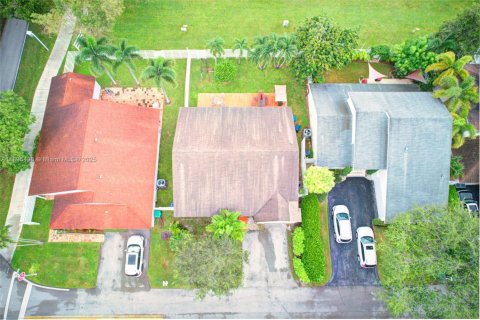 Casa en venta en Miami, Florida, 3 dormitorios, 145.58 m2 № 1947669 - foto 3
