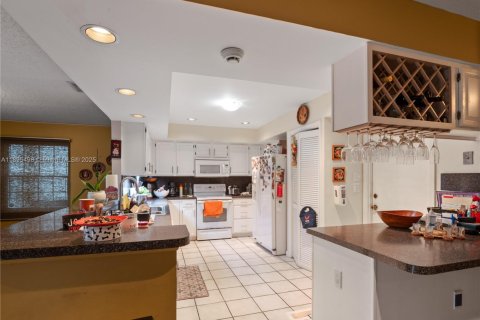 Casa en venta en Miami, Florida, 3 dormitorios, 145.58 m2 № 1947669 - foto 6