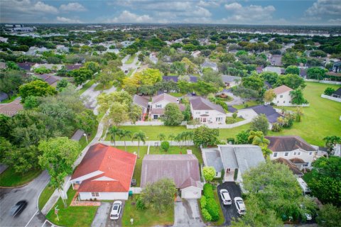 Casa en venta en Miami, Florida, 3 dormitorios, 145.58 m2 № 1947669 - foto 4