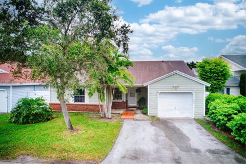 Casa en venta en Miami, Florida, 3 dormitorios, 145.58 m2 № 1947669 - foto 1